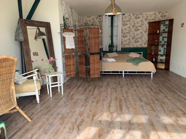Peyrat-de-BellacLes Lauriers住宿加早餐旅馆 外观 照片
